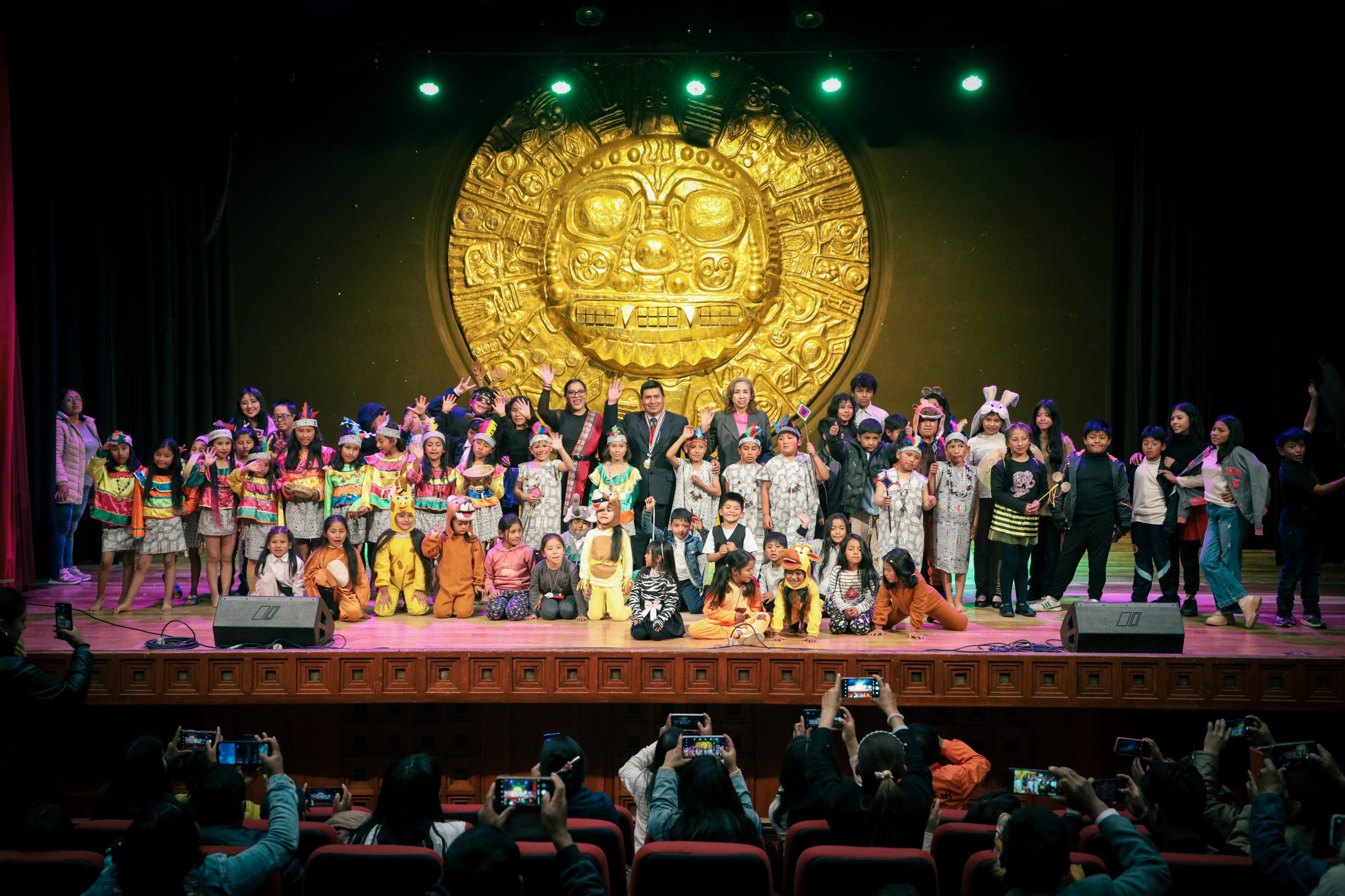 MÁS DE 150 NIÑOS DEMOSTRARON LAS HABILIDADES Y CAPACIDADES DESARROLLADAS EN EL CICLO VACACIONAL DEL CEDIF Y DEMUNA 2025 PROMOVIDO POR LA MUNICIPALIDAD DEL CUSCO