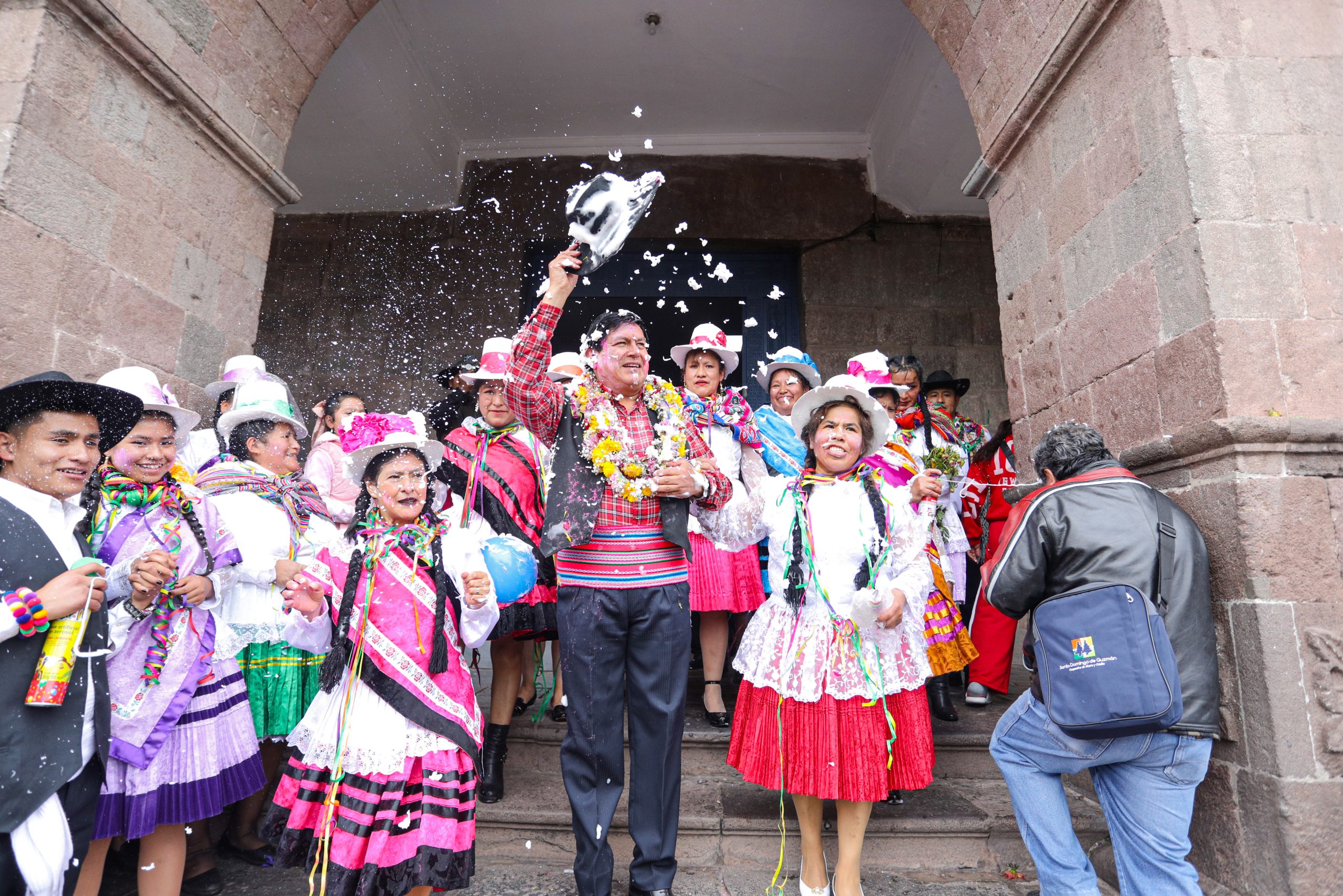 CON EL DÍA DE LOS COMPADRES CUSCO INICIÓ CELEBRACIONES POR EL CARNAVAL 2025