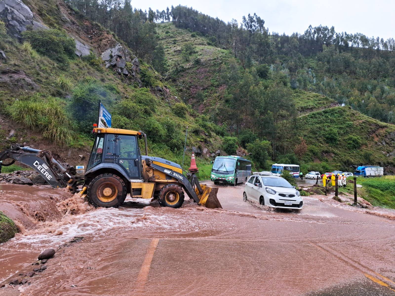 MUNICIPALIDAD DEL CUSCO ACUDIÓ OPORTUNAMENTE EN EMERGENCIAS POR INTENSAS LLUVIAS