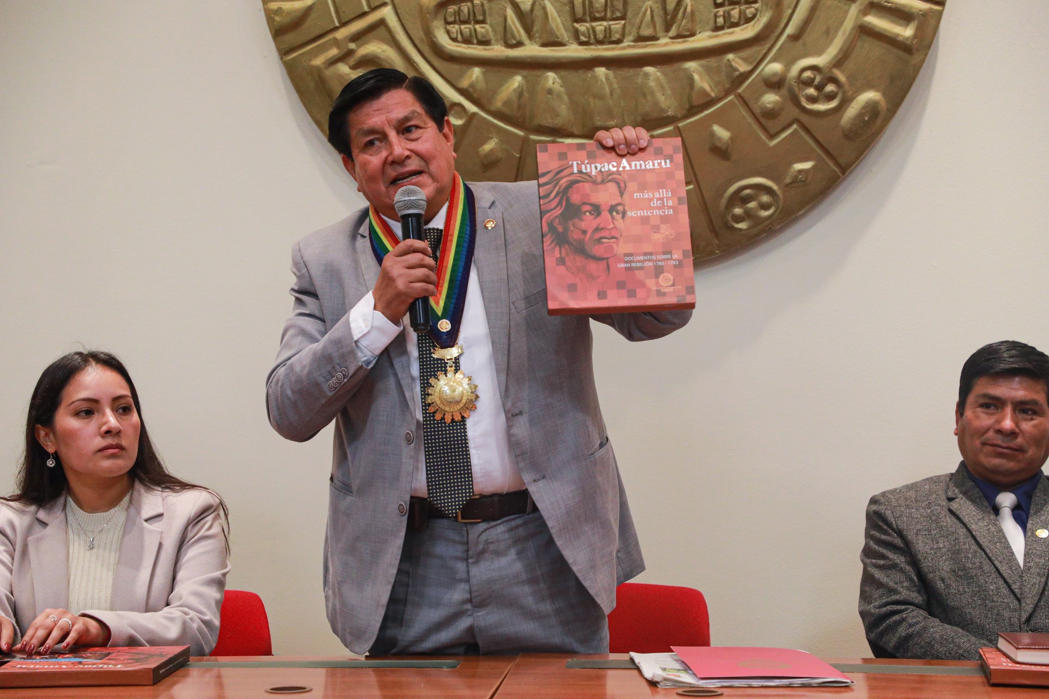 ALCALDE DEL CUSCO, LUIS PANTOJA CALVO, PRESENTÓ LIBRO “TÚPAC AMARU MÁS ALLÁ DE LA SENTENCIA”