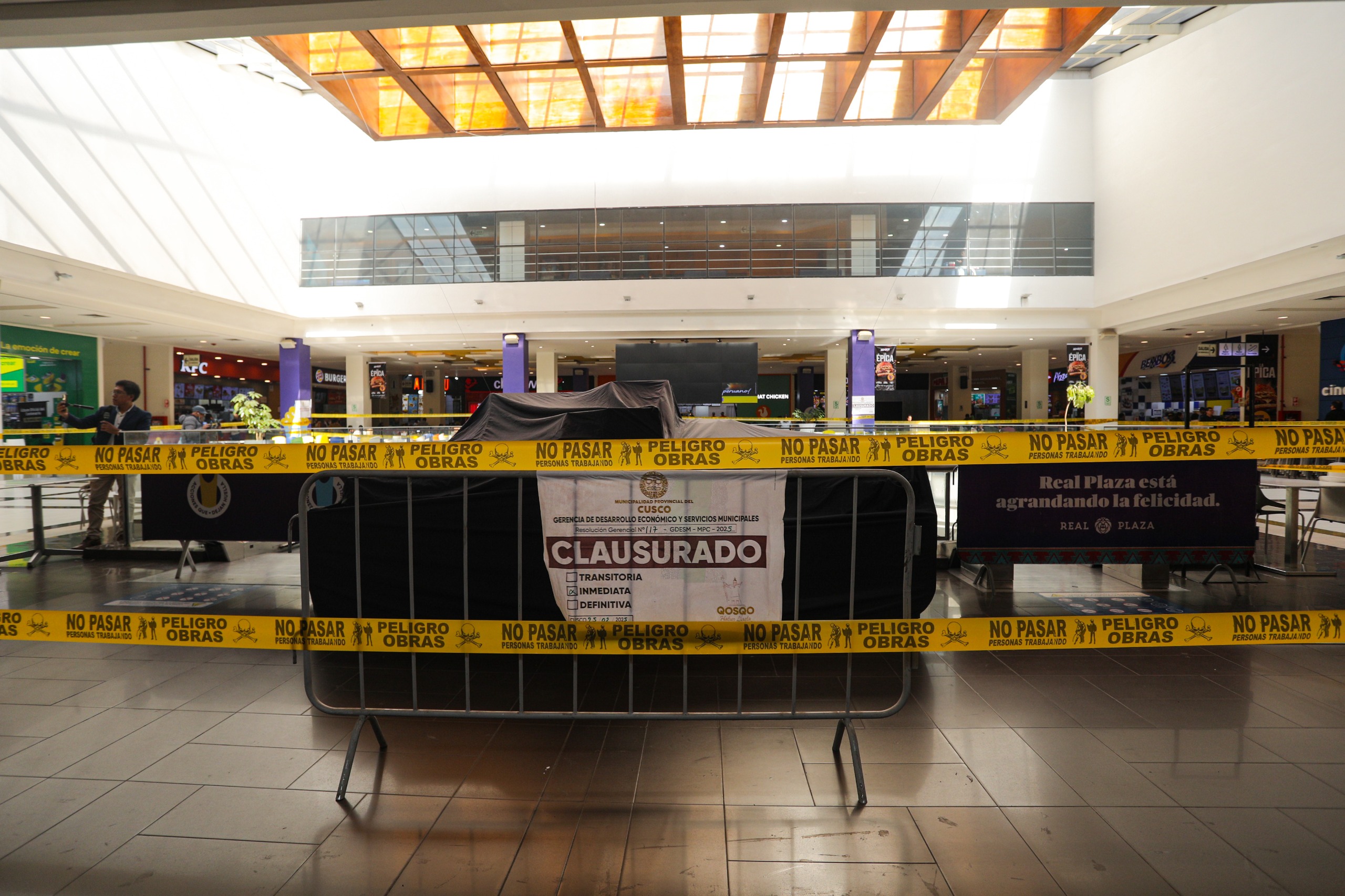 MUNICIPALIDAD DEL CUSCO CLAUSURÓ DE FORMA PREVENTIVA POR 15 DÍAS EL PATIO DE COMIDAS DEL REAL PLAZA