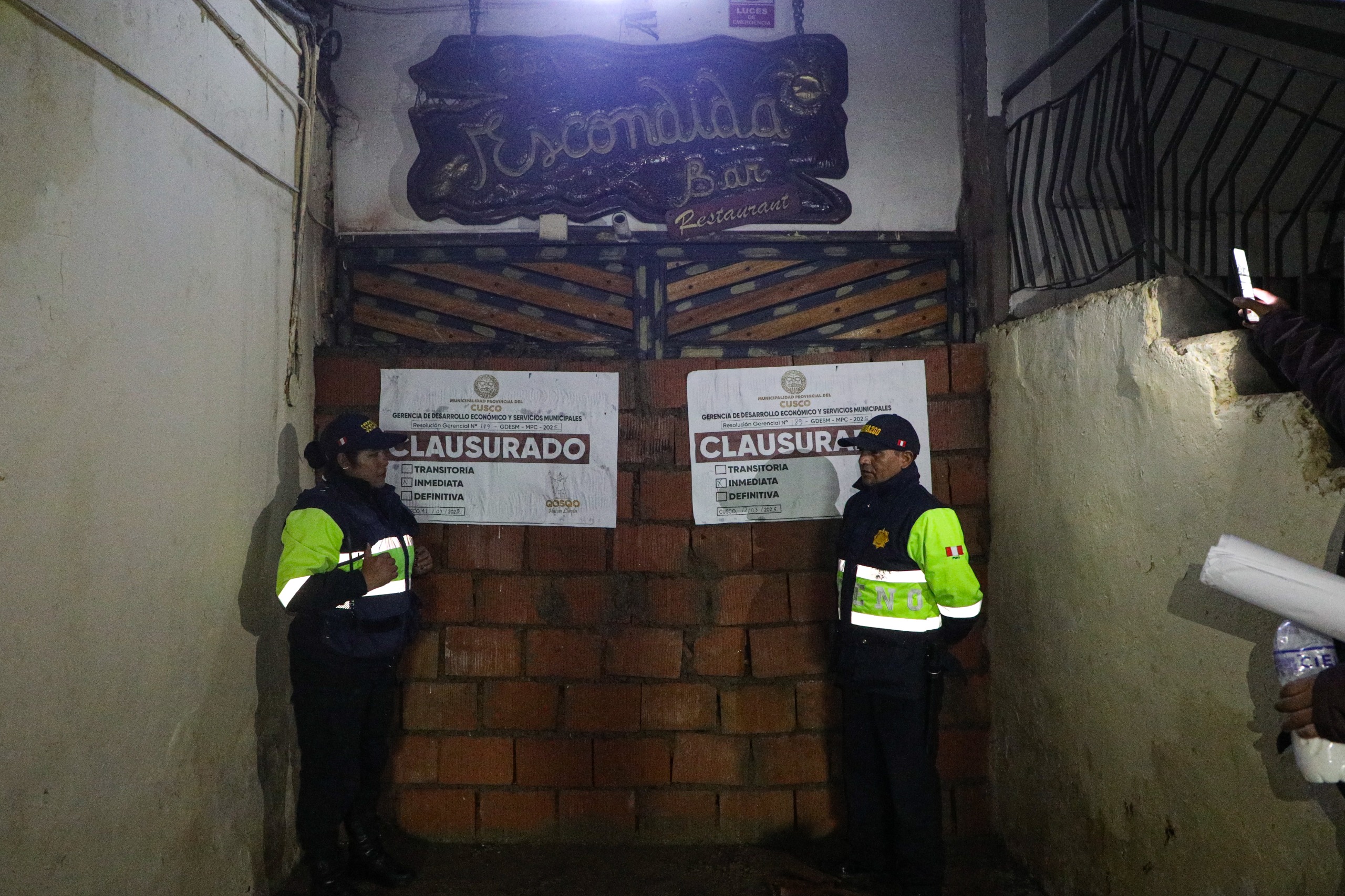 DURO GOLPE A LA INSEGURIDAD, MUNICIPALIDAD DEL CUSCO CLAUSURÓ TRES LOCALES CLANDESTINOS DE LA CALLE BELÉN Y AV. REGIONAL