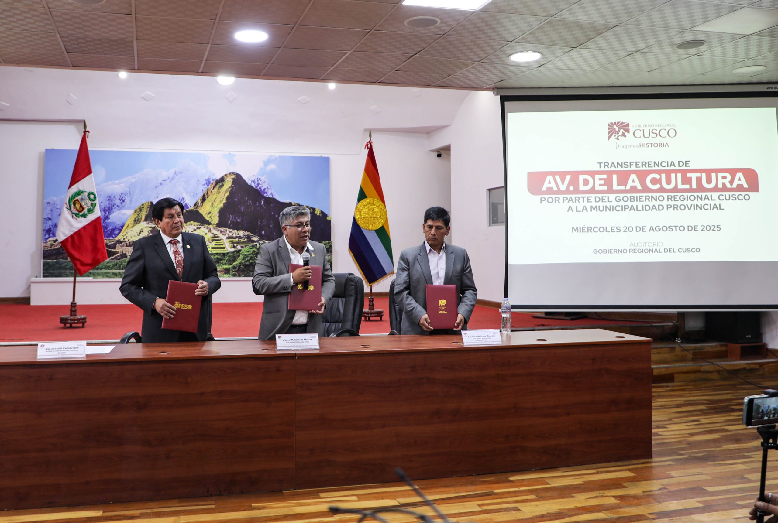 MUNICIPALIDAD DEL CUSCO LIDERA HISTÓRICA TRANSFERENCIA DE LA AV. LA CULTURA Y REAFIRMA SU COMPROMISO CON EL DESARROLLO URBANO DE LA CIUDAD