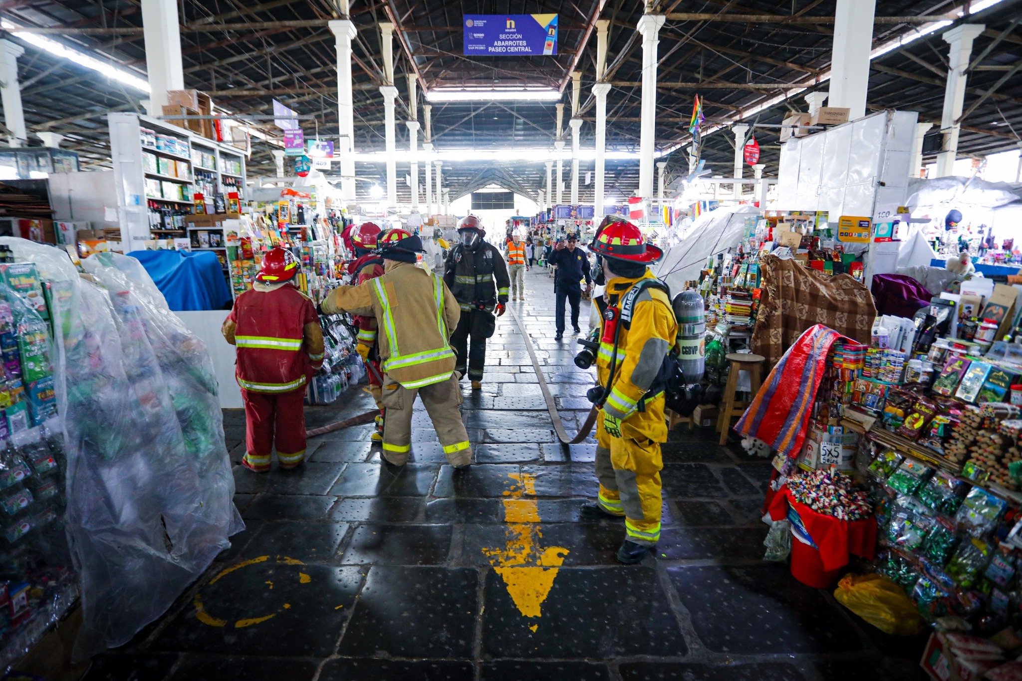COMERCIANTES DEL MERCADO DE SAN PEDRO PARTICIPARON ACTIVAMENTE EN EL SEGUNDO SIMULACRO NACIONAL MULTIPELIGRO
