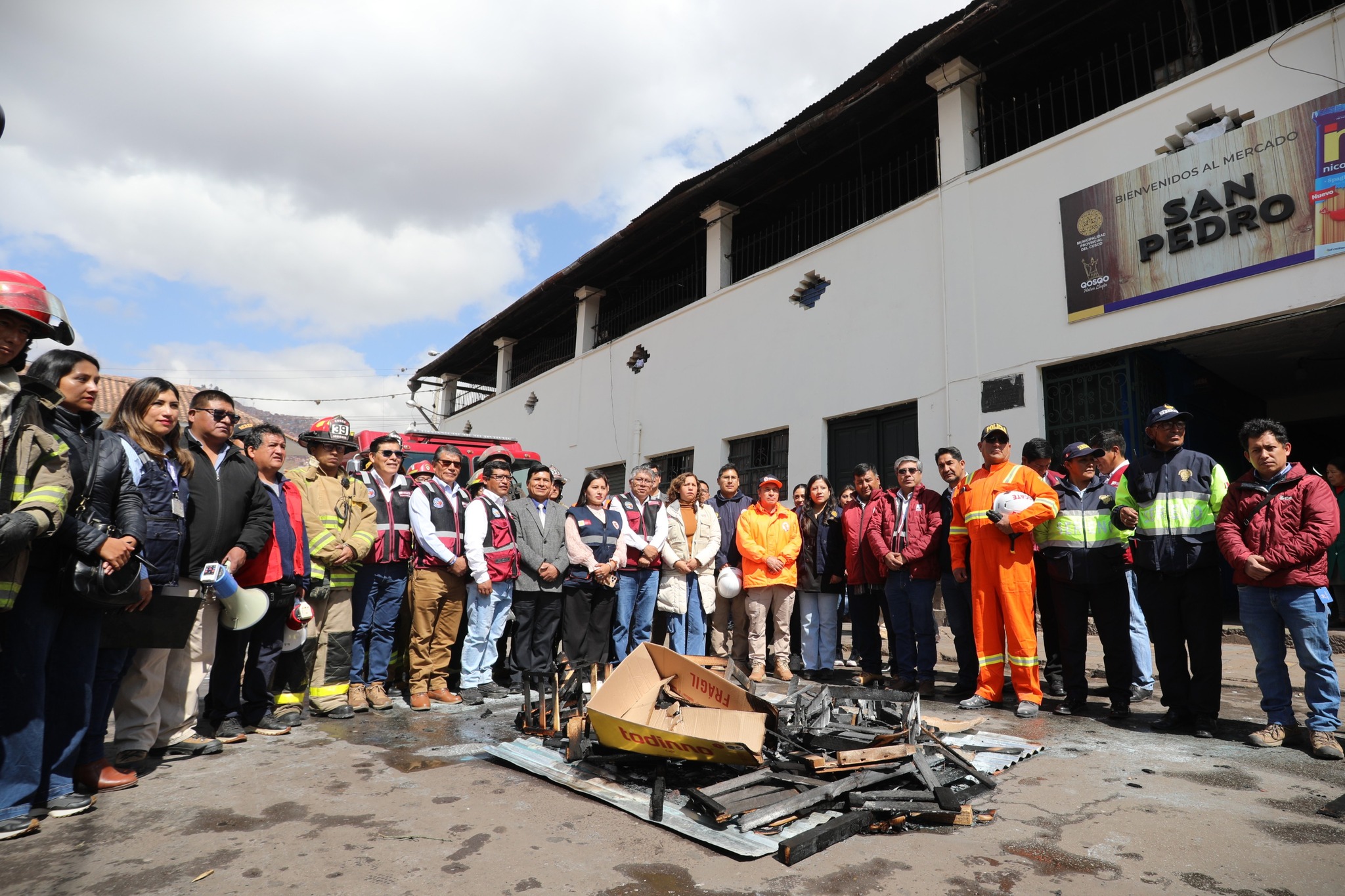 CUSCO SE PREPARA: COMERCIANTES PARTICIPARON DEL SIMULACRO DE INCENDIO ESTRUCTURAL EN EL MERCADO DE SAN PEDRO