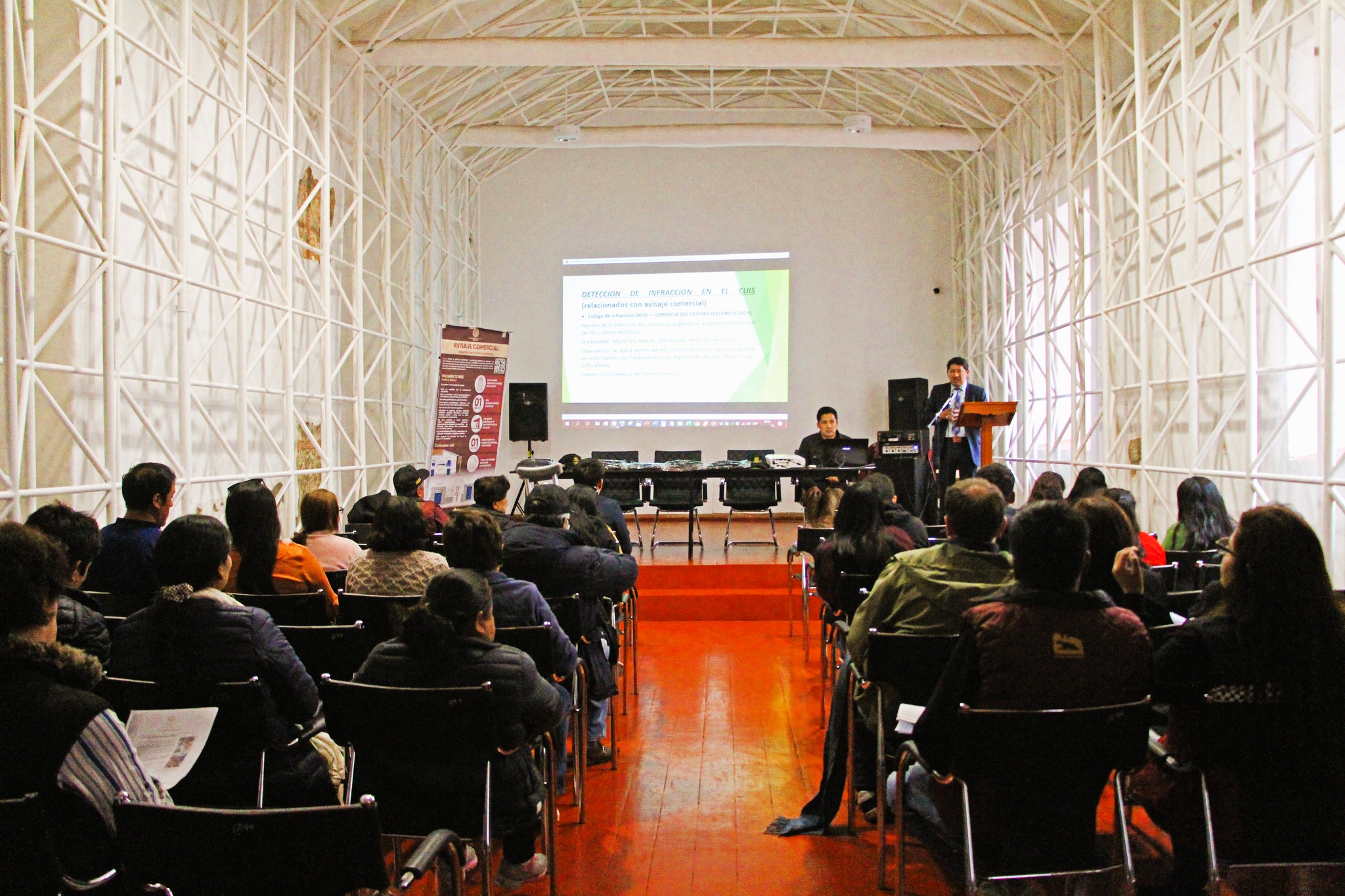 MUNICIPALIDAD DEL CUSCO SENSIBILIZA A DUEÑOS DE ESTABLECIMIENTOS COMERCIALES Y PÚBLICO INVOLUCRADO SOBRE AVISAJE COMERCIAL