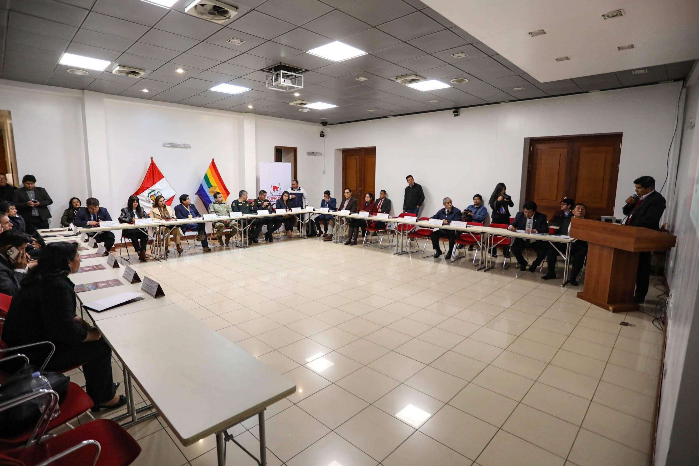 CONTROL DE IDENTIDAD Y RESTRICCIÓN DE INGRESO A CALLES CÉNTRICAS PARA GARANTIZAR EL ORDEN Y LA SEGURIDAD EN HALLOWEEN