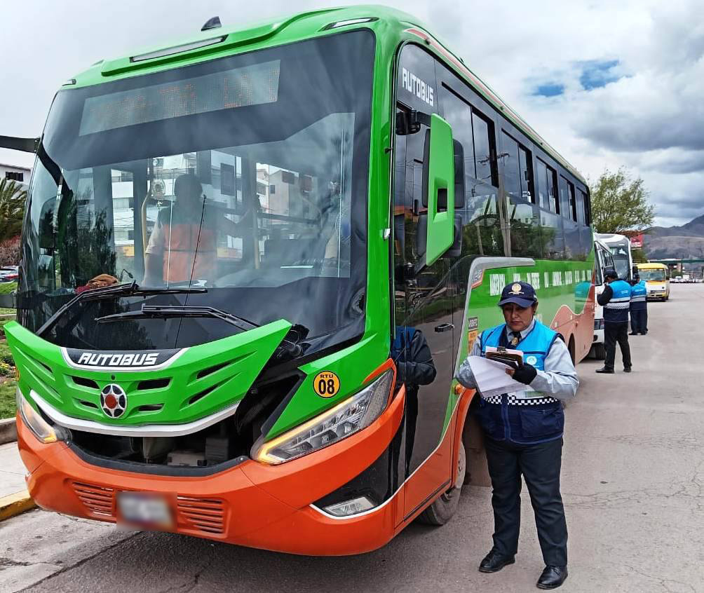 MUNICIPALIDAD DEL CUSCO IMPONE DRÁSTICA SANCIÓN A LA EMPRESA DE TRANSPORTE “SEÑOR DE WIMPILLAY” TRAS LAMENTABLE ACCIDENTE EN VINOCANCHÓN