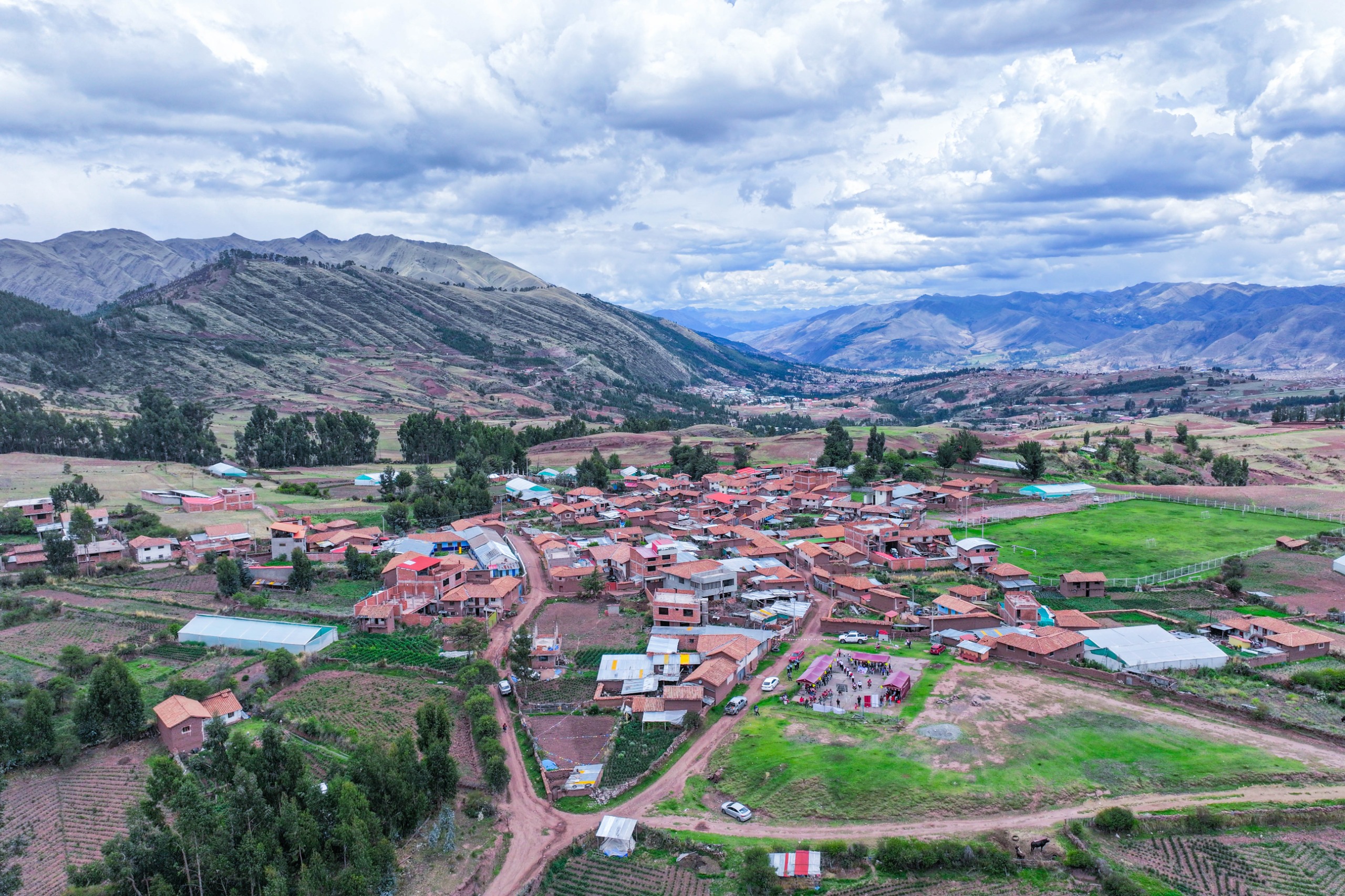 YUNCAYPATA CRECE: MUNICIPALIDAD DEL CUSCO IMPULSA SU TRANSFORMACIÓN ECONÓMICA CON LA ENTREGA DE FITOTOLDOS Y GALPONES DE CUYES