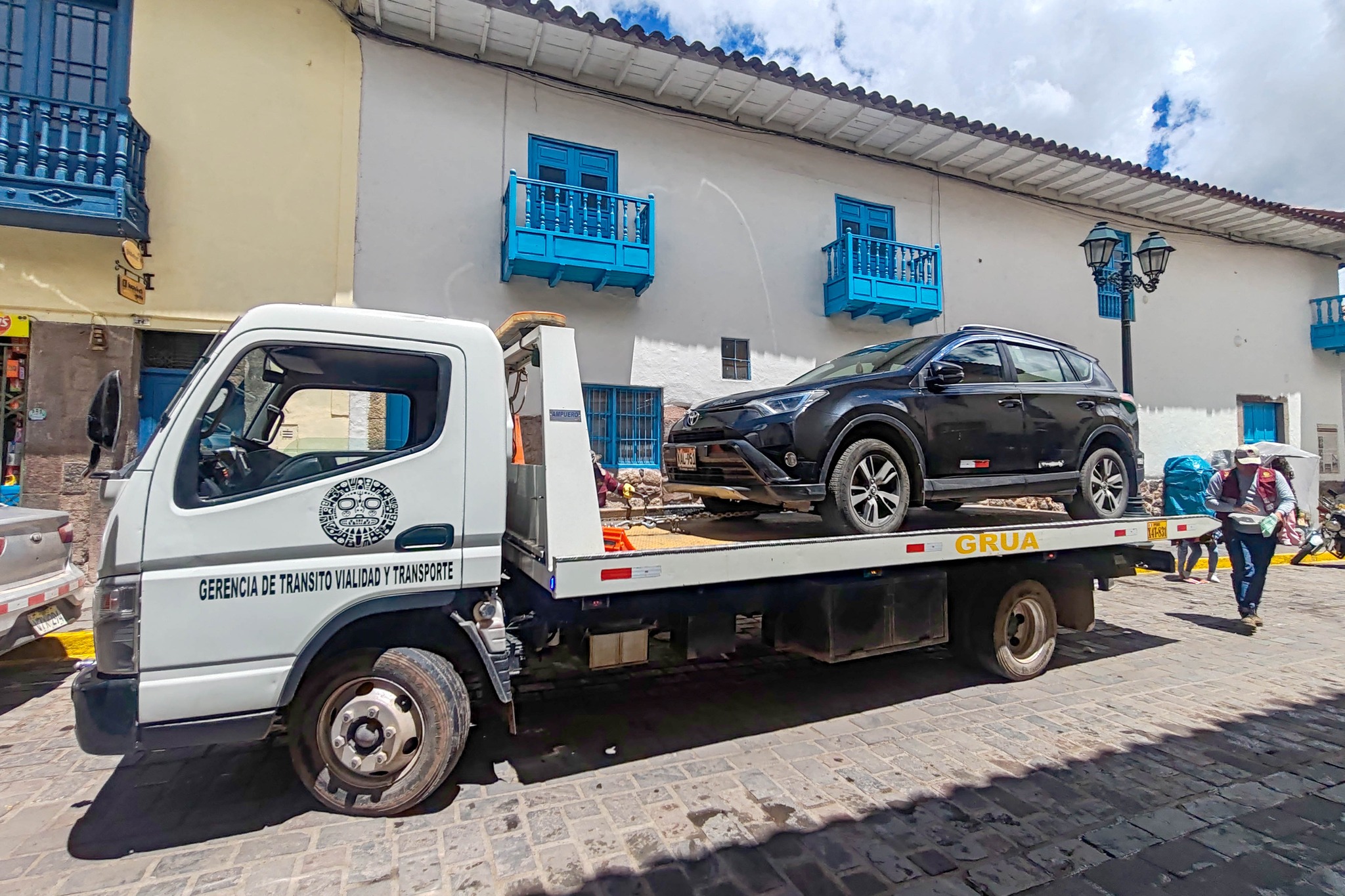 MUNICIPALIDAD DEL CUSCO INTENSIFICA OPERATIVOS DE FISCALIZACIÓN PARA RECUPERAR EL ORDEN Y LA SEGURIDAD EN LAS VÍAS DE LA CIUDAD