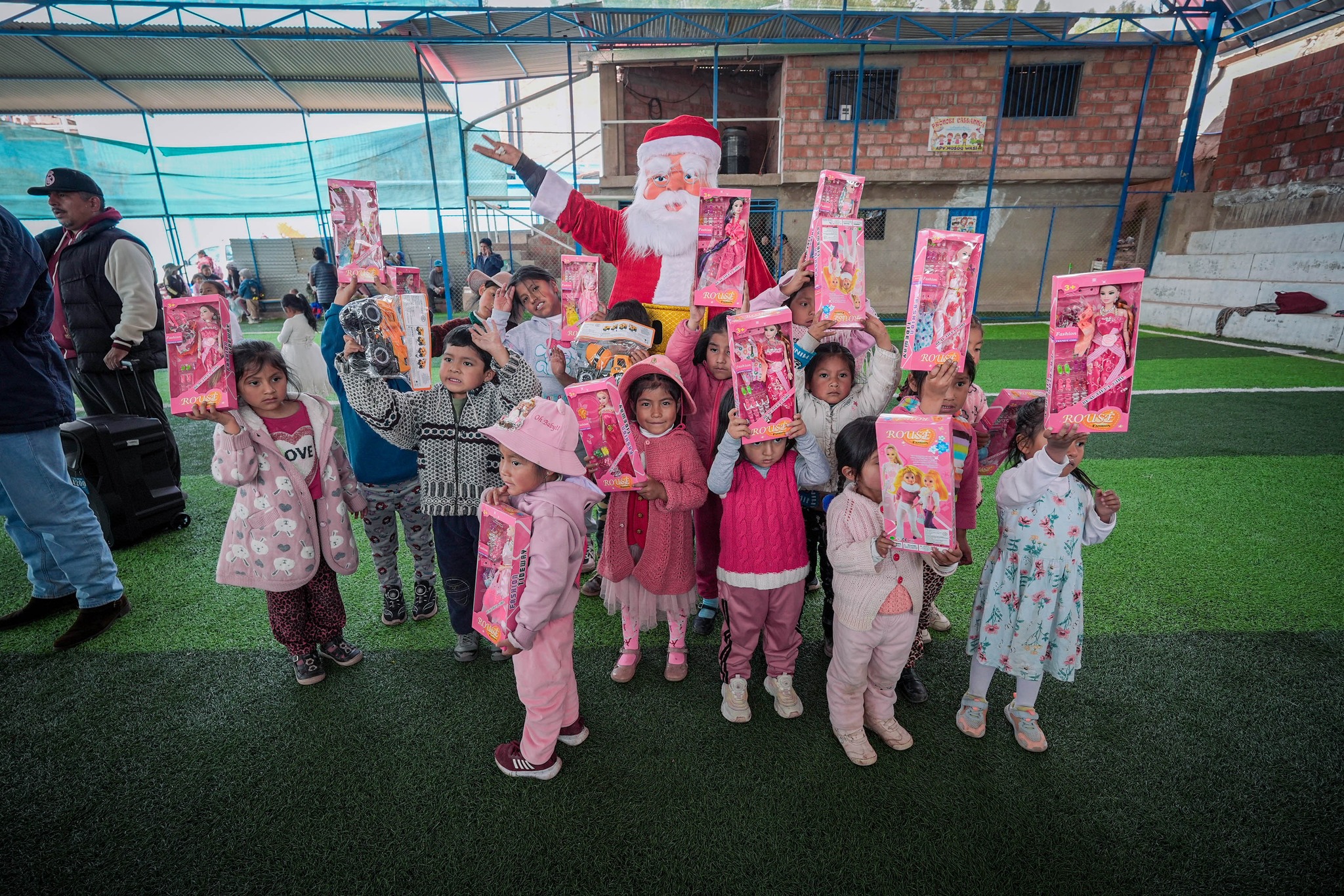 NAVIDAD CON ROSTRO SOCIAL: MUNICIPALIDAD DEL CUSCO SIEMBRA AMOR Y ESPERANZA EN MILES DE NIÑOS Y NIÑAS