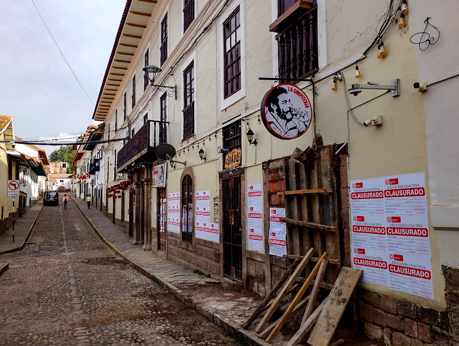 HACIENDO RESPETAR LA LEY, MUNICIPALIDAD DEL CUSCO APLICA MEDIDAS MÁS DRÁSTICAS CONTRA “LA CHUPITERÍA” POR DESOBEDECER MEDIDA DE CLAUSURA