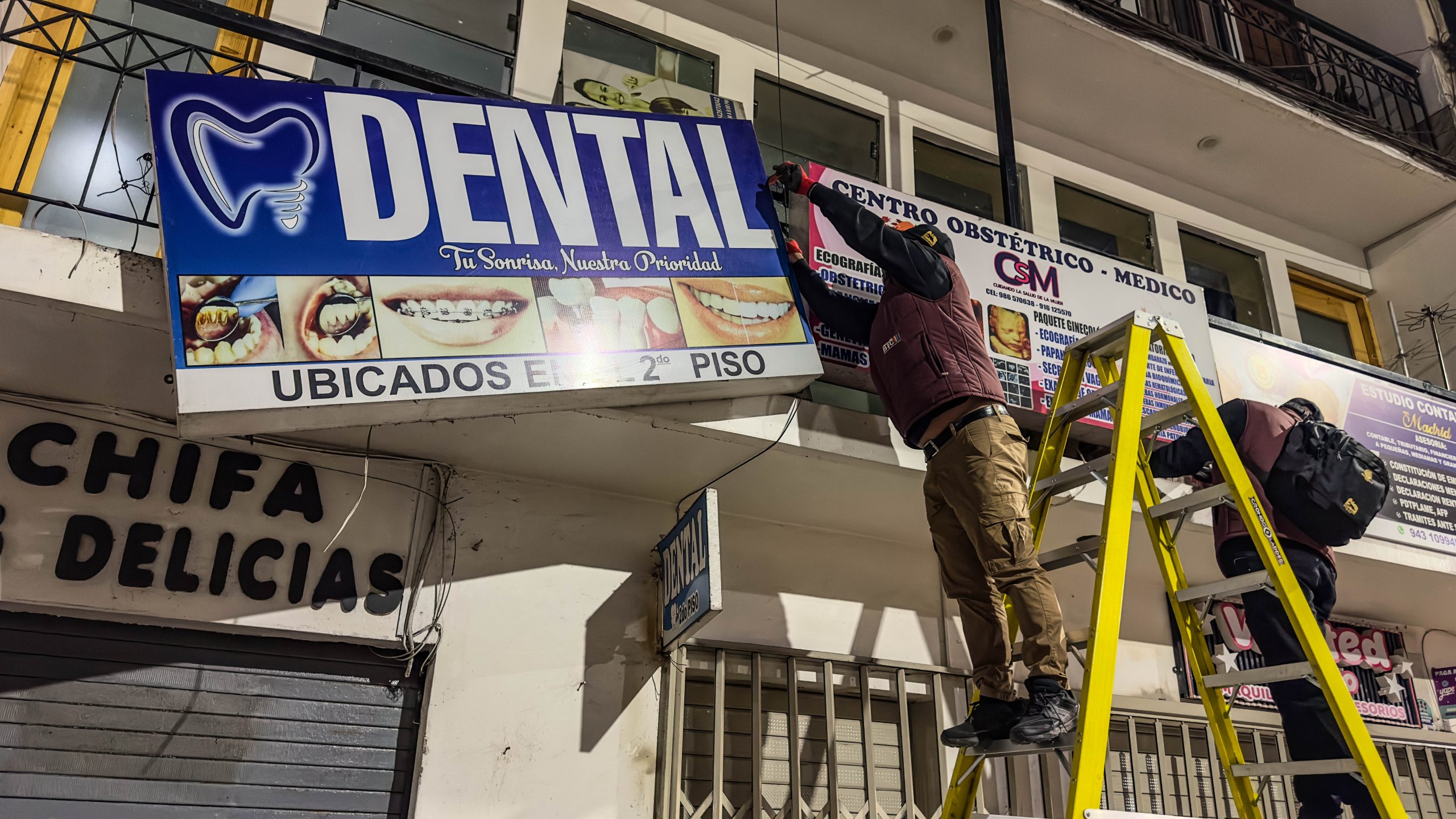 MÁS DE 250 LETREROS Y AVISAJE COMERCIAL NO PERMITIDOS FUERON DECOMISADOS POR LA MUNICIPALIDAD DEL CUSCO