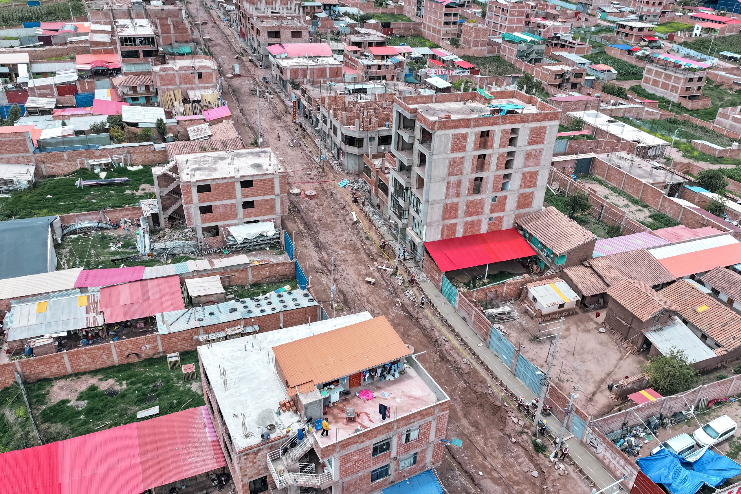 MUNICIPALIDAD DEL CUSCO ACELERA CONSTRUCCIÓN DE PISTAS Y VEREDAS EN PILLAO MATAO – SAN JERÓNIMO
