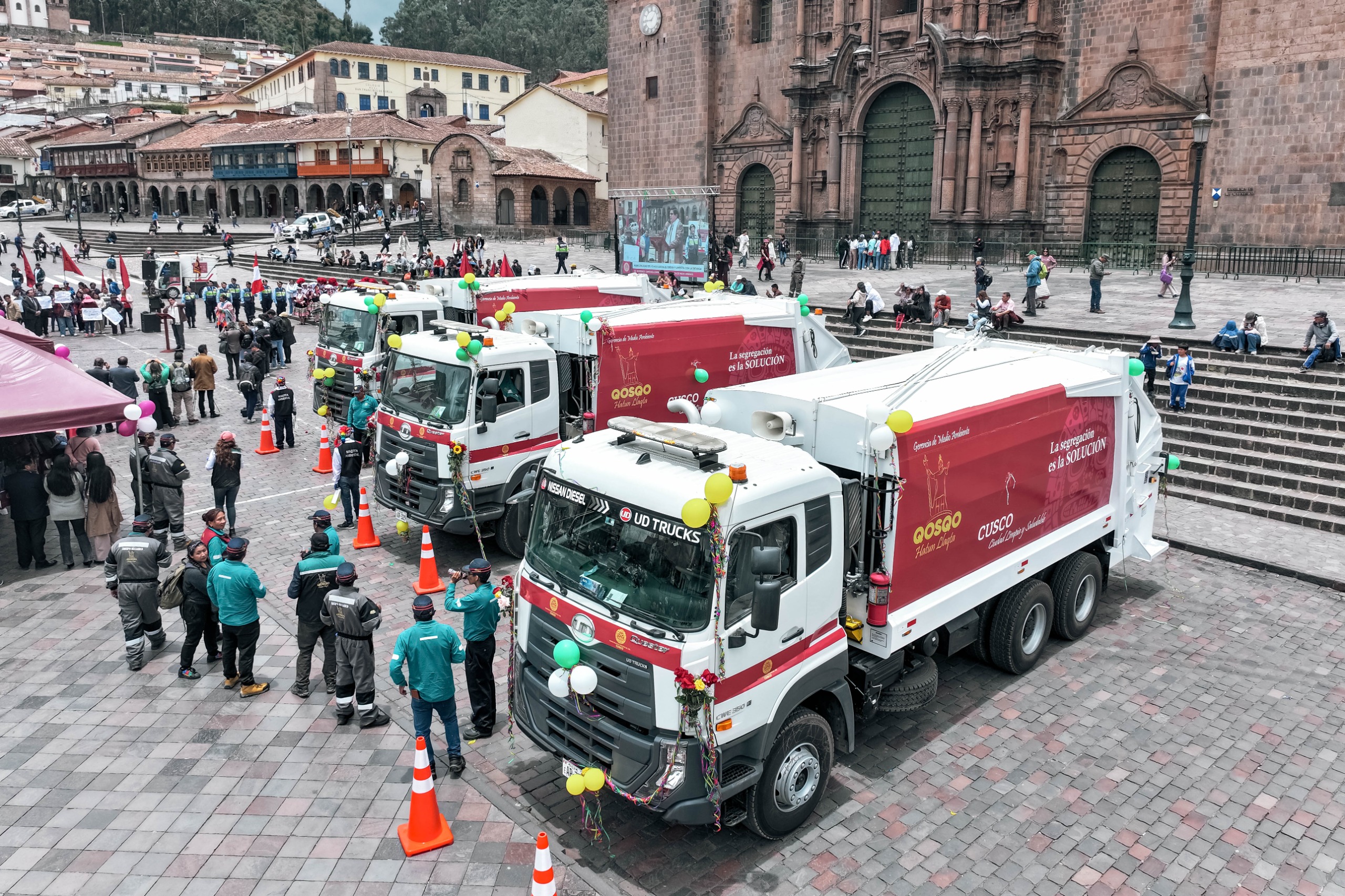 MUNICIPALIDAD DEL CUSCO IMPULSA EL ORDEN Y LA LIMPIEZA CON LA ENTREGA DE NUEVA FLOTA DE CAMIONES COMPACTADORES Y VEHÍCULOS POR 5 MILLONES DE SOLES