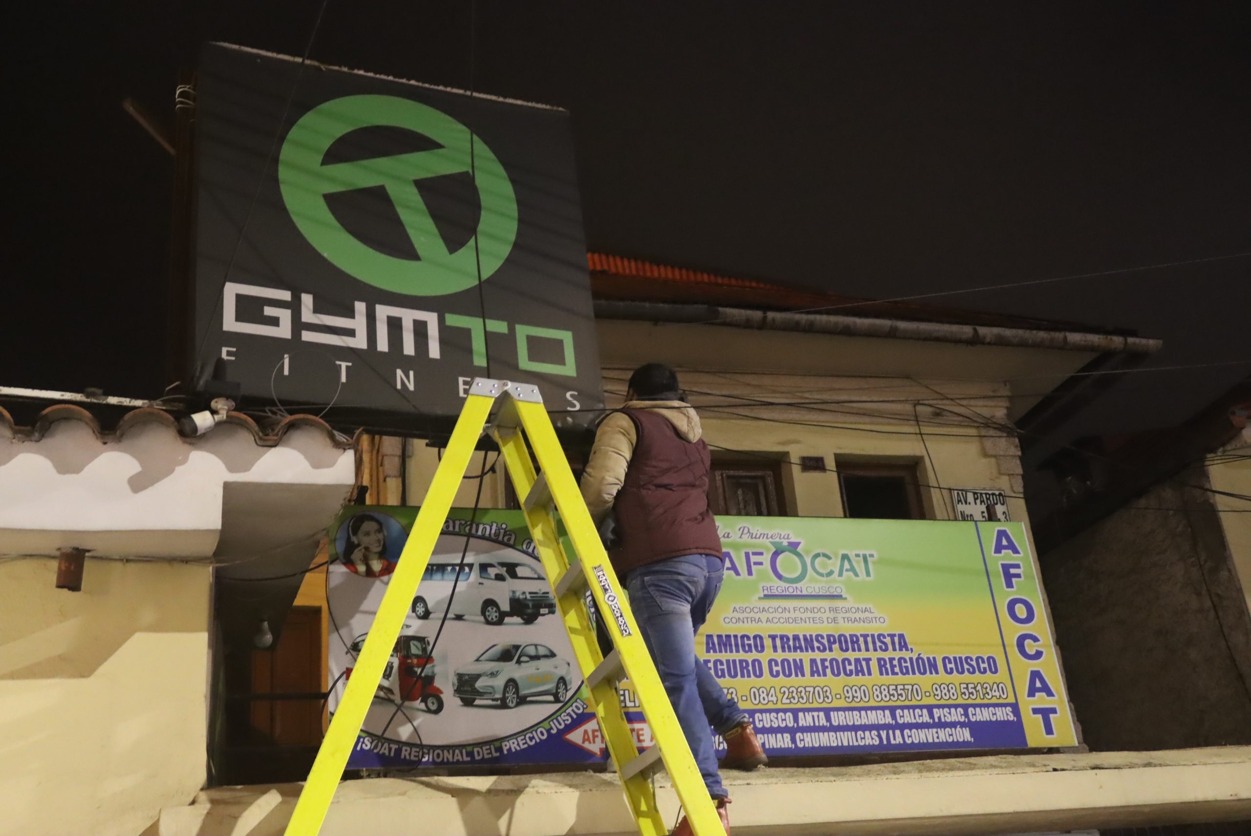 MÁS DE 300 AVISOS RETIRADOS EN OPERATIVO NOCTURNO PARA PROTEGER EL CENTRO HISTÓRICO DEL CUSCO