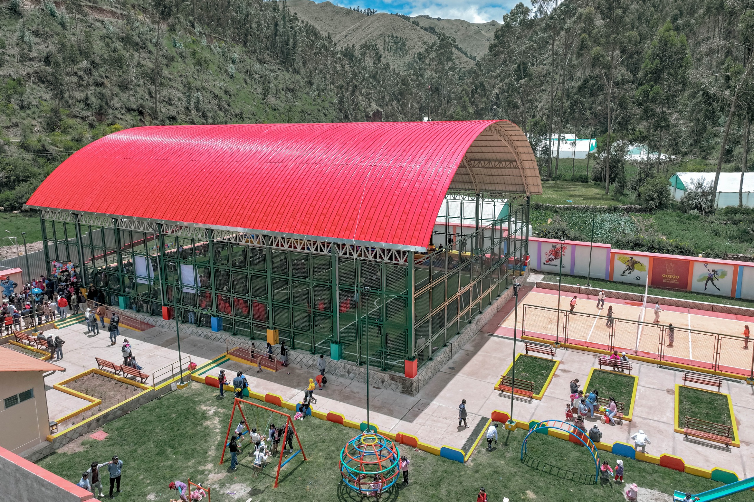 MUNICIPALIDAD DEL CUSCO IMPULSA EL DEPORTE Y LA ESPERANZA EN COMUNIDADES, CON HISTÓRICA ENTREGA DE MODERNO COMPLEJO DEPORTIVO EN CCORIMARCA