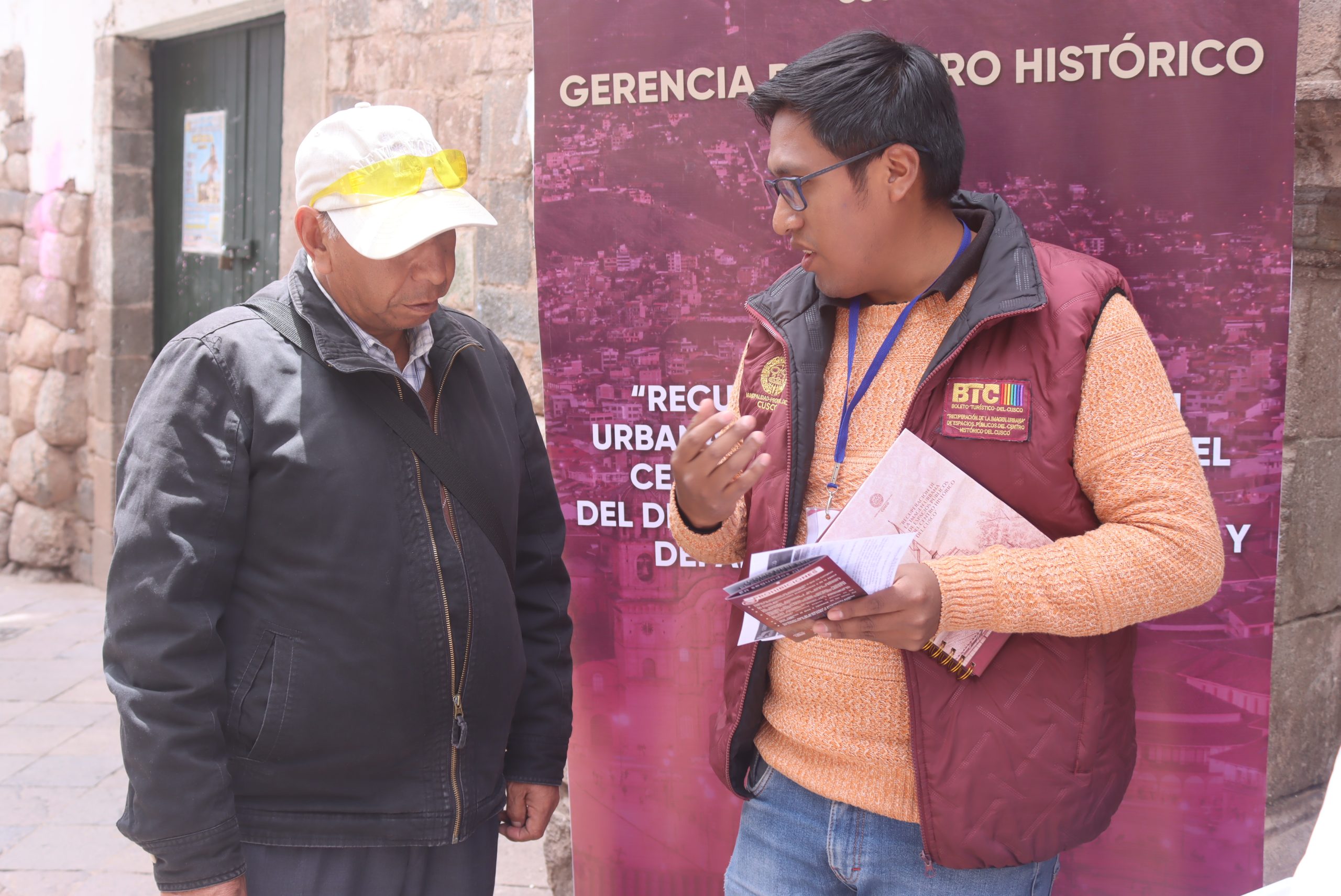 MUNICIPALIDAD DEL CUSCO REALIZA FERIAS ITINERANTES DE SENSIBILIZACIÓN SOBRE AVISAJE COMERCIAL EN EL CENTRO HISTÓRICO