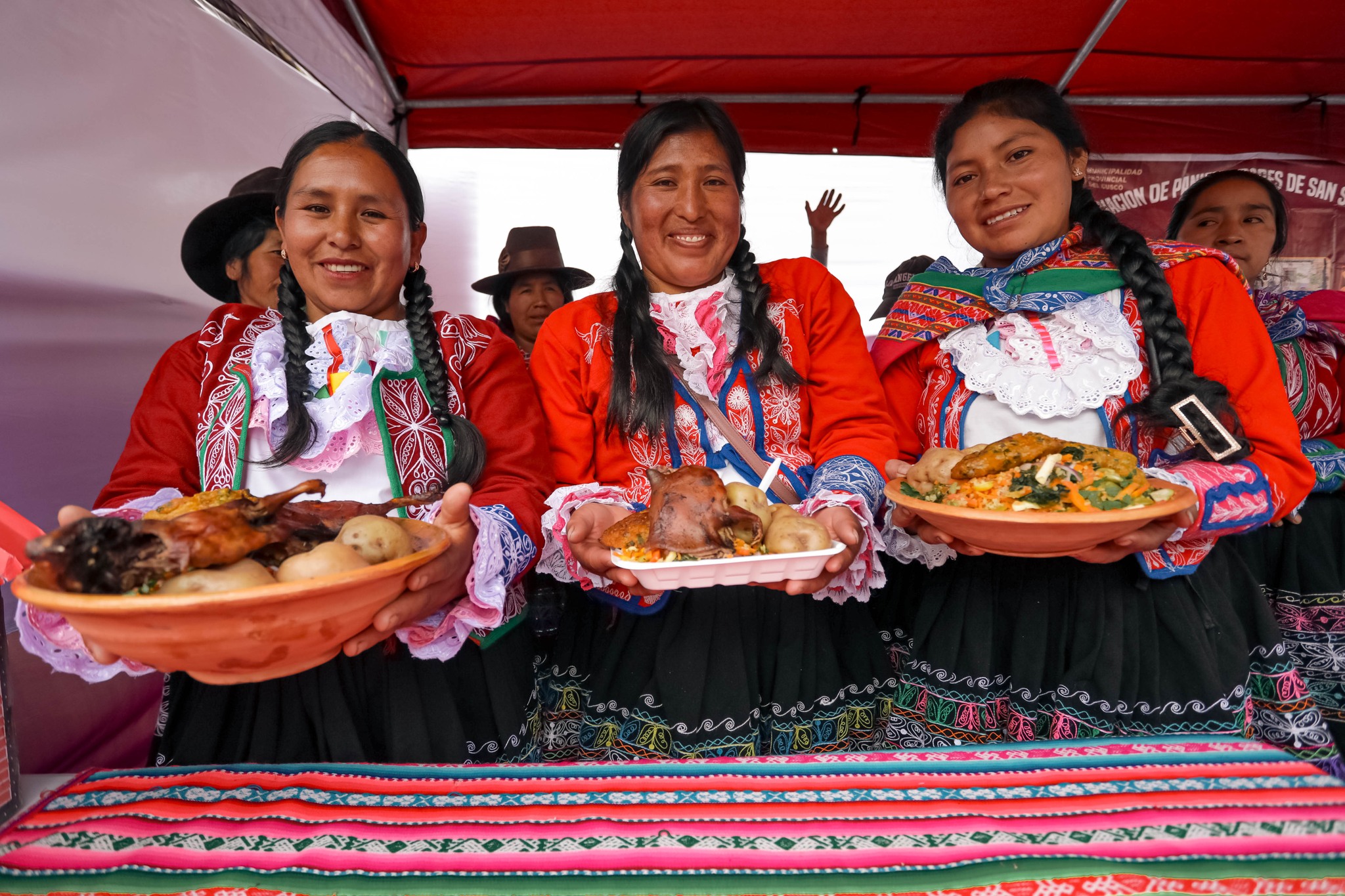 MUNICIPALIDAD DEL CUSCO DESTINA 5 MILLONES 700 MIL SOLES PARA LOS EMPRENDEDORES DE LAS COMUNIDADES