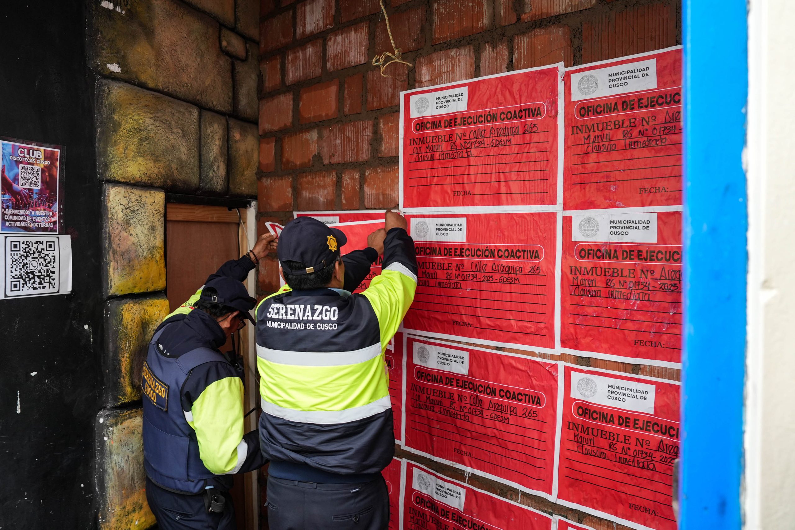 MUNICIPALIDAD DEL CUSCO EFECTUÓ EL DESCERRAJE, CLAUSURA DEFINITIVA Y DECOMISO DE BIENES DE LA DISCOTECA CLANDESTINA “JUNGLE”