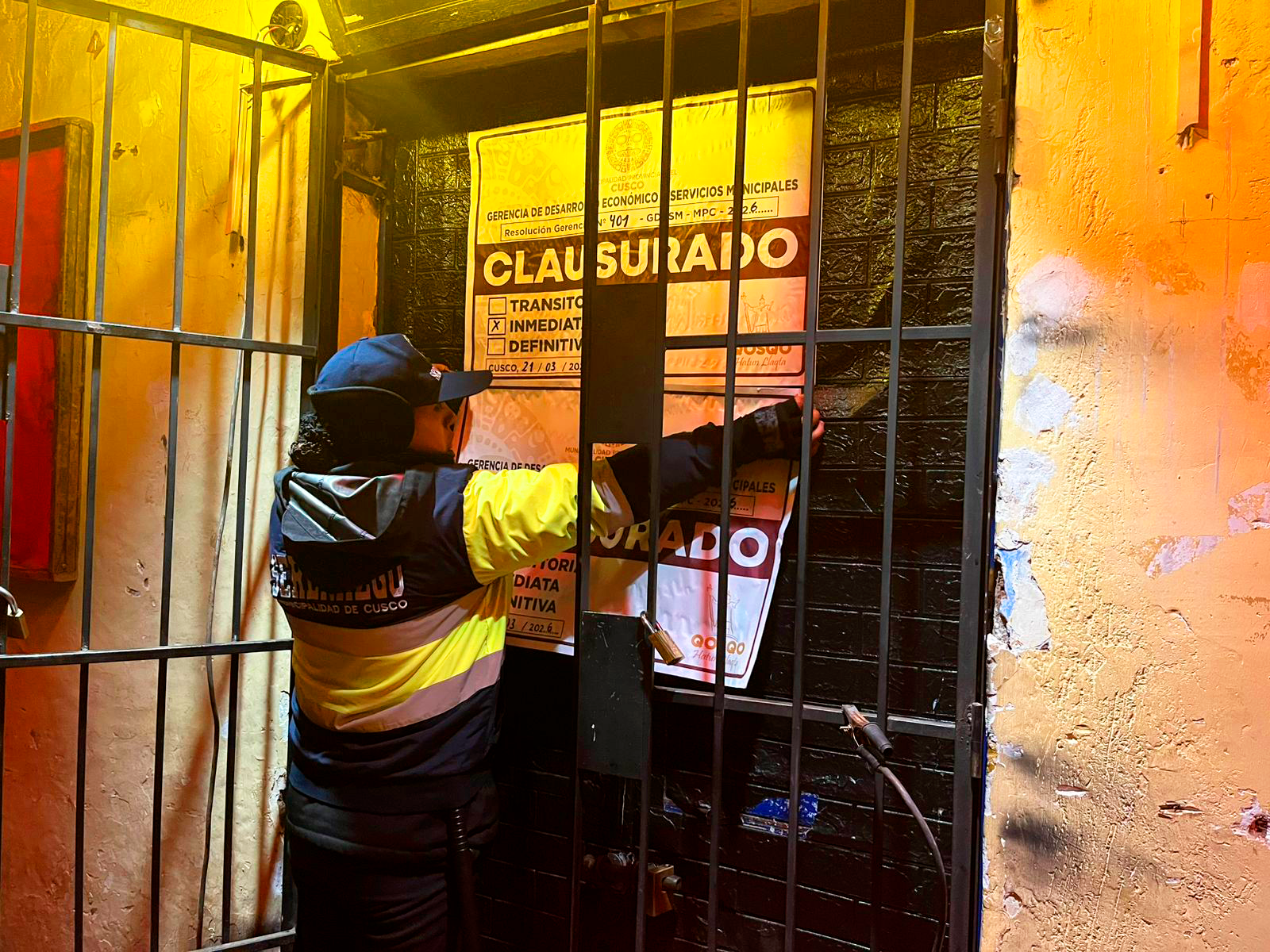 CAEN LOCALES INFORMALES: MUNICIPALIDAD DEL CUSCO CLAUSURÓ DOS ESTABLECIMIENTOS EN LA CALLE MATARÁ POR FUNCIONAR AL MARGEN DE LA LEY