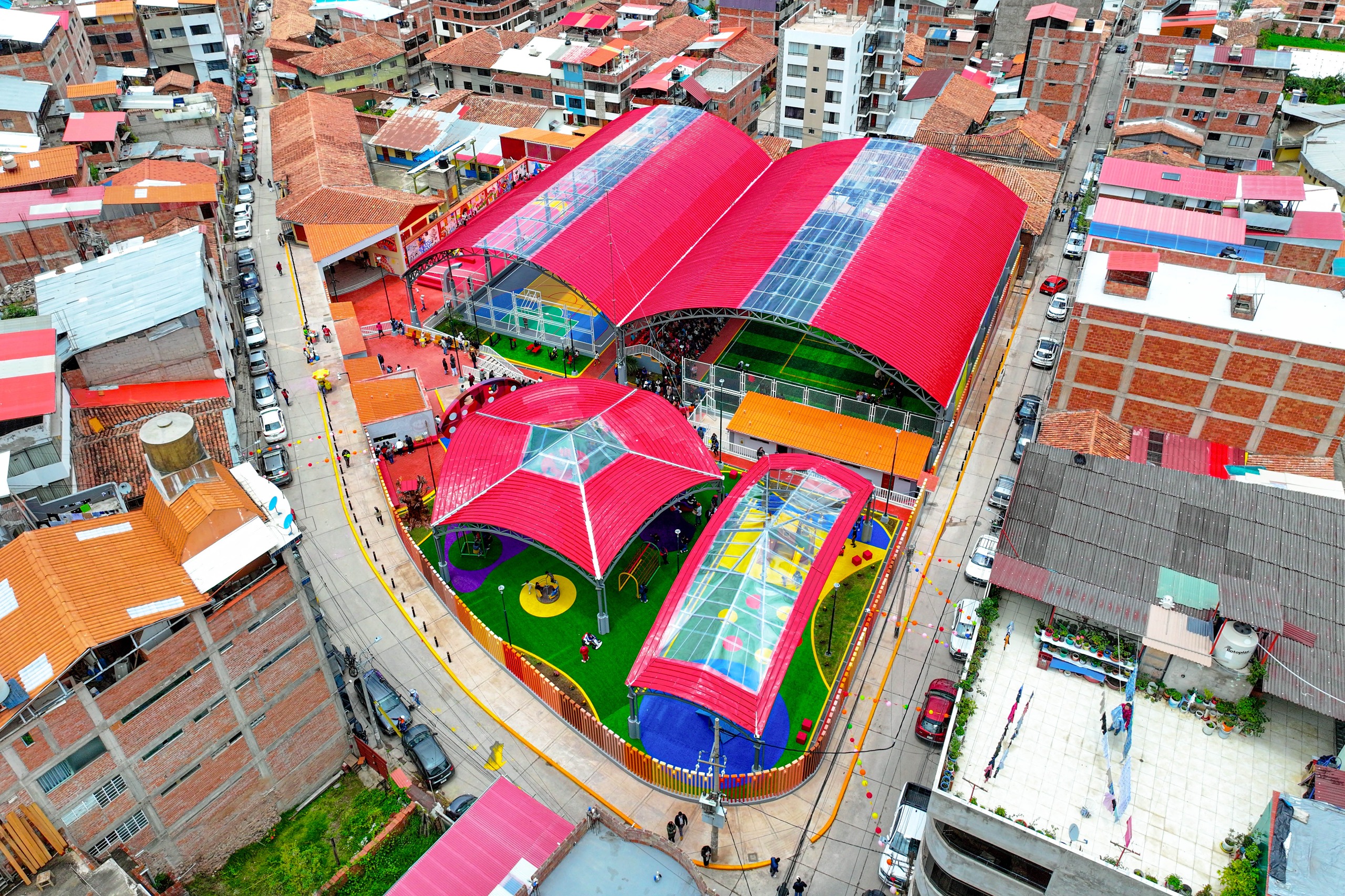 MUNICIPALIDAD DEL CUSCO APUESTA POR EL DEPORTE: ENTREGA GIGANTESCO Y MODERNO COMPLEJO POLIDEPORTIVO EN LA ZONA NORESTE DE LA CIUDAD