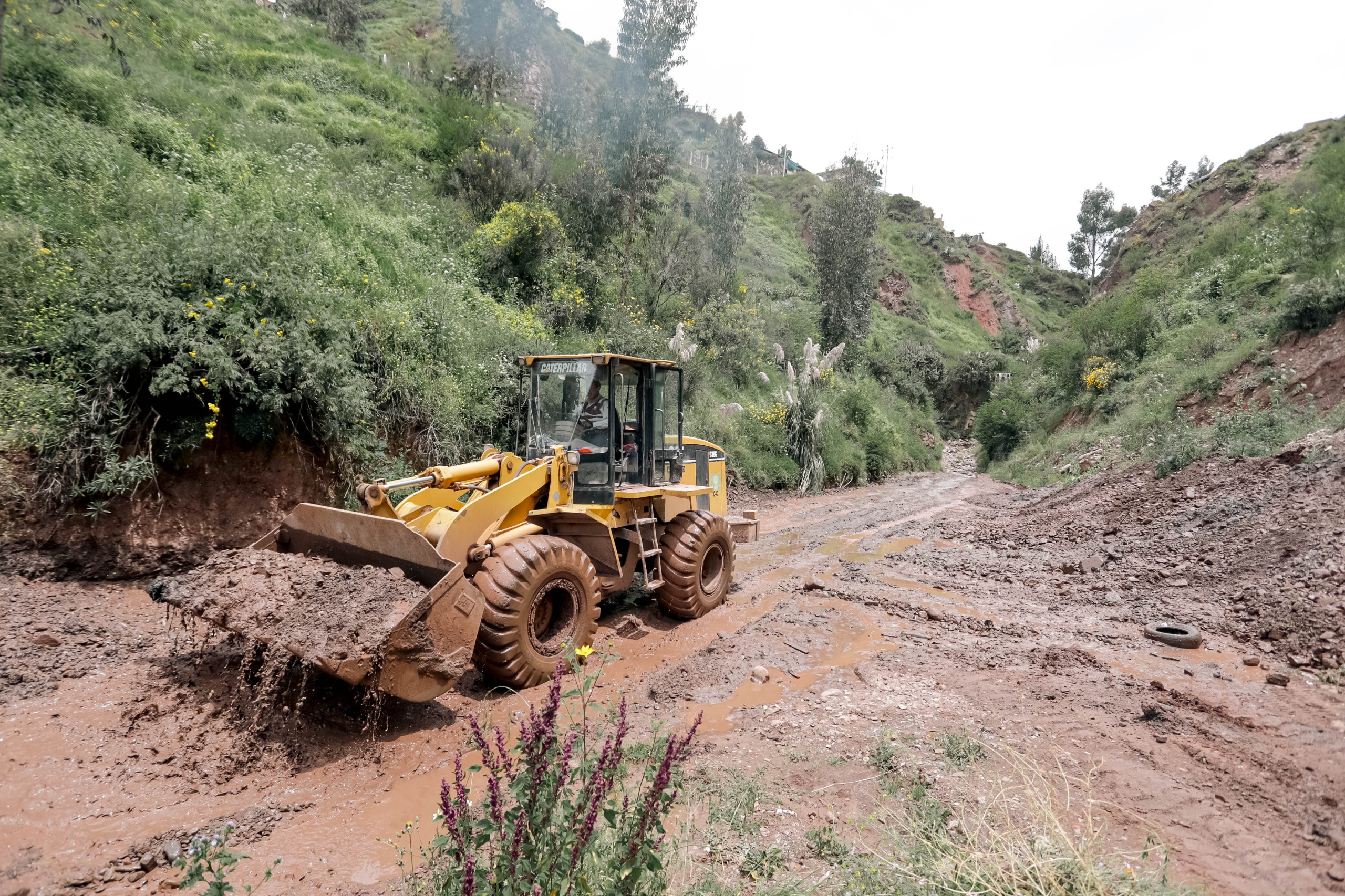 CUSCO SE UNE POR LA PREVENCIÓN: MUNICIPALIDAD LIDERÓ CAMPAÑA DE LIMPIEZA Y SEÑALIZACIÓN EN LA QUEBRADA DE SIPASPUJIO
