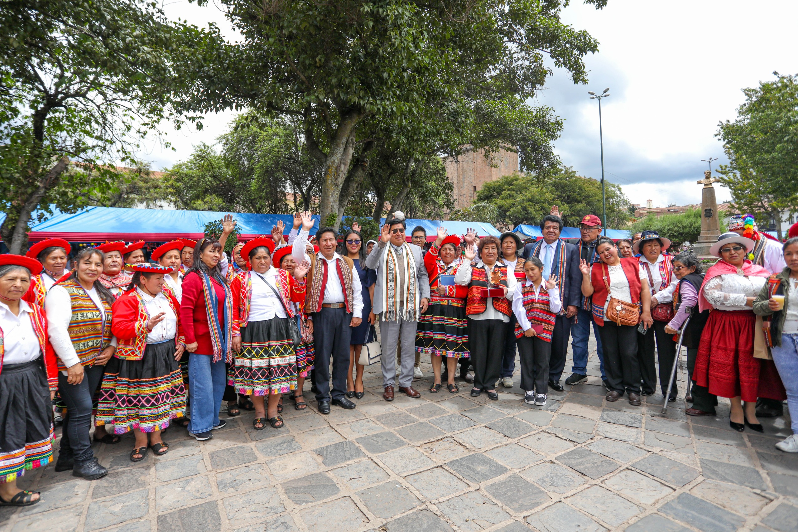 MUNICIPALIDAD DEL CUSCO RINDE HOMENAJE A SUS ARTESANOS PROMOVIENDO LA FERIA “SEMANA ARTESANAL” EN LA PLAZA SAN FRANCISCO