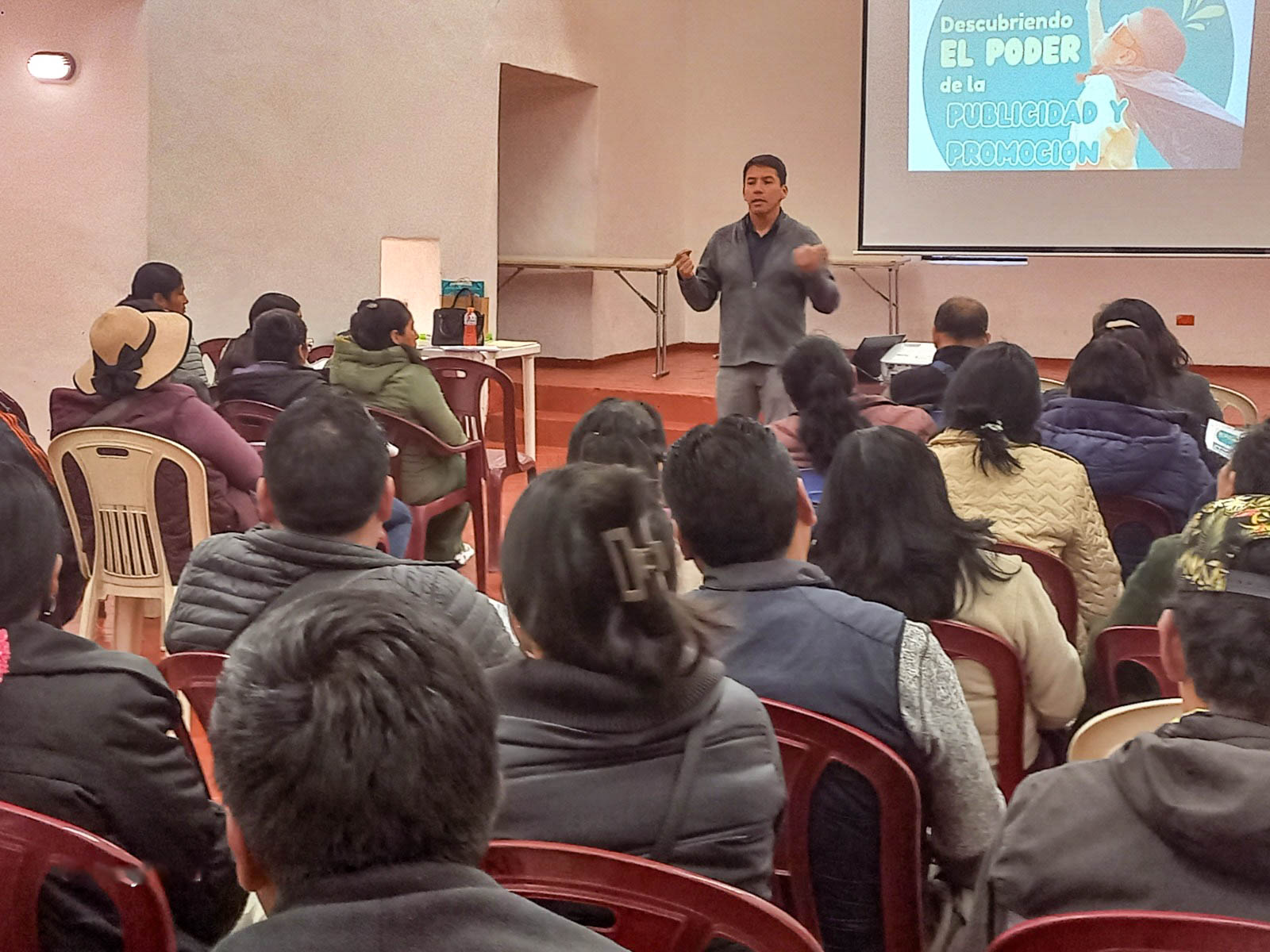 MUNICIPALIDAD DEL CUSCO FORTALECE CAPACIDADES DE EMPRENDEDORES CON TALLERES DE PROMOCIÓN Y COMUNICACIÓN