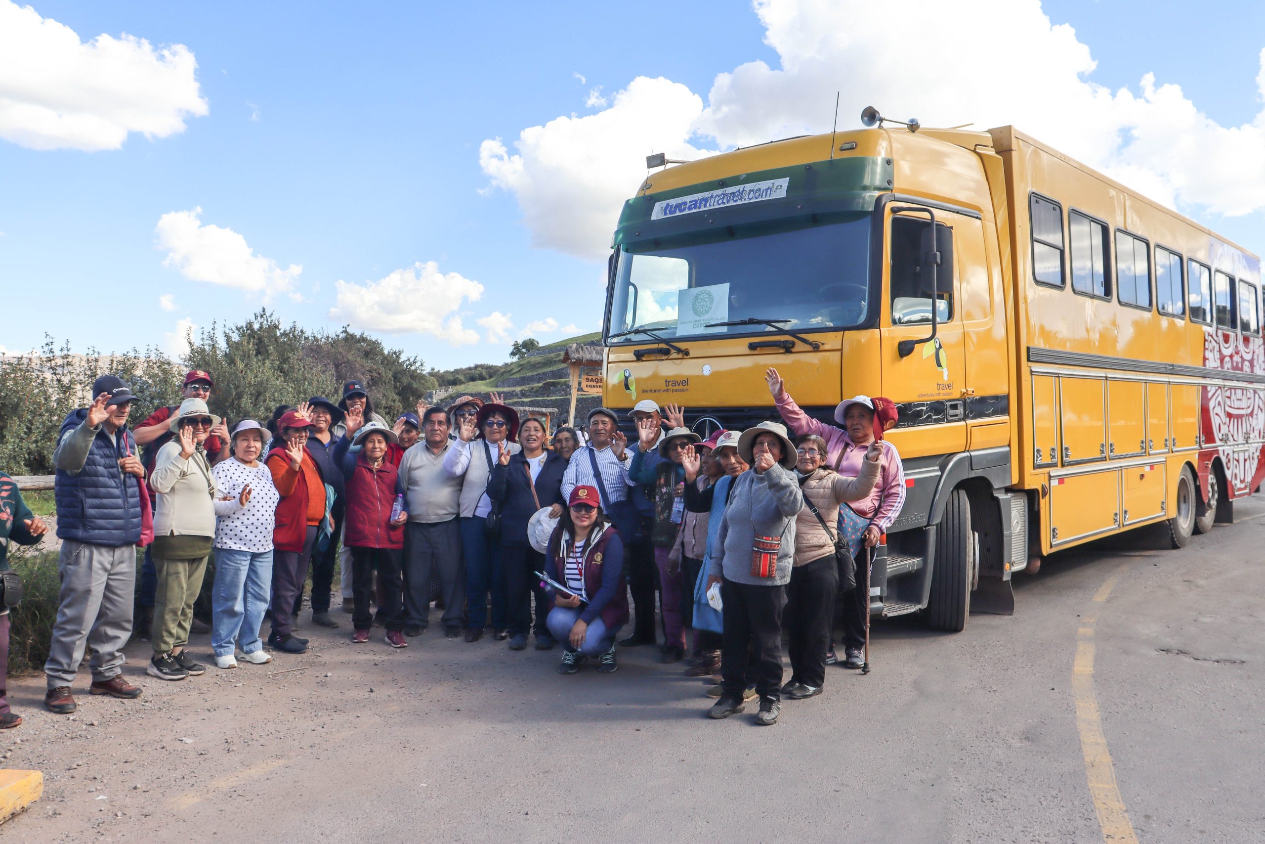 MUNICIPALIDAD DEL CUSCO PROMUEVE EL TURISMO SOCIAL, A TRAVÉS DEL “BUS CULTURAL”