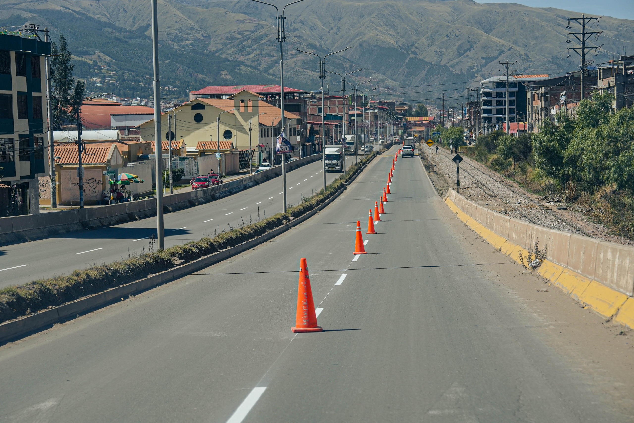 MUNICIPALIDAD DEL CUSCO Y MANCOMUNIDAD DEL VALLE SUR REFUERZAN MANTENIMIENTO VIAL EN LA VÍA DE EVITAMIENTO